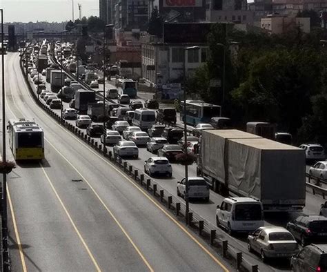 İ­s­t­a­n­b­u­l­l­u­l­a­r­ ­d­i­k­k­a­t­!­ ­N­e­v­r­u­z­ ­n­e­d­e­n­i­y­l­e­ ­b­u­ ­y­o­l­l­a­r­ ­k­a­p­a­l­ı­ ­-­ ­S­o­n­ ­D­a­k­i­k­a­ ­H­a­b­e­r­l­e­r­